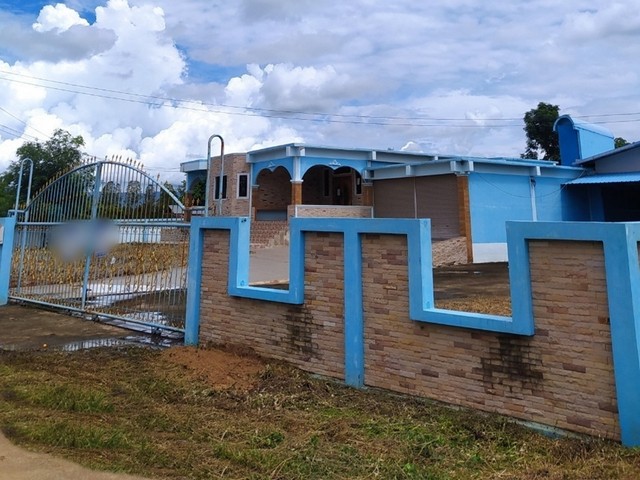 รายละเอียดเพิ่มเติมCode ID : PAP-8-0486 ราคาขาย       2,280,000 บาท- ขนาดพื้นที่ :  3,200 ตร.ว (8 ไร่) - พื้นที่ใช้สอย :  945.50 ตรม- จำนวนห้อง : - ห้องนอน - ห้องน้ำ- ที่จอดรถ :  1-2 คัน- บ้านเดี่ยว  :  1 ชั้น- บ้านเดี่ยวหันไปทางทิศ : -พิกัดทรัพย์ :     https://maps.app.goo.gl/ujJ54SonSCiGpEQH8สถานที่ใกล้เคียง- ใกล้วัดหนองเข้สามัคคี- ใกล้วัดศรีอัมพวัน (วัดดอนม่วง)- ใกล้โรงเรียนบ้านคลองแบ่ง- ใกล้โรงเรียนบ้านเนินก้าวสอบถามเพิ่มเติม/นัดชมโทร. 09