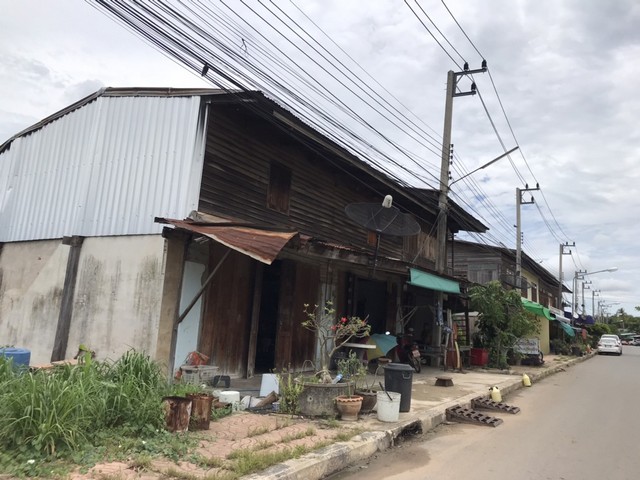 ขายบ้านครึ่งตึกครึ่งไม้  อำเภอหนองฉาง  อุทัยธานี (PAP-1-0402)
