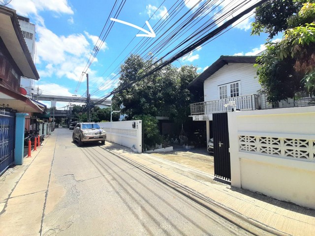 ขายบ้านเดี่ยว 2 ชั้น พร้อมอาคารกิจการหอพัก 11 ห้อง เพียง 20 เมตรถึงถนนสุขุมวิท ซอยข้างพิพิทธภัณฑ์ช้างเอราวัณ