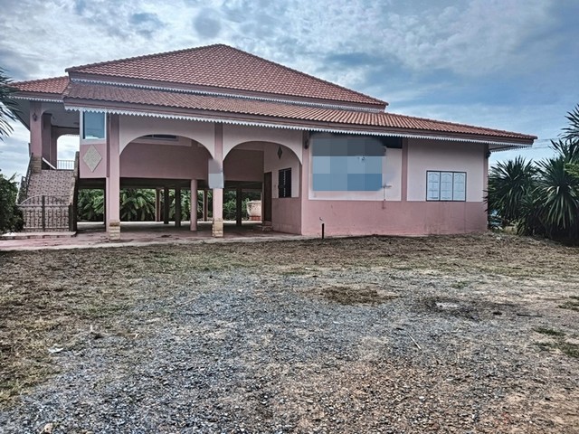 รายละเอียดเพิ่มเติมCode ID : PAP-5-0159   ราคาขาย     1,545,000 บาท- ขนาดพื้นที่ : 410 ตร.ว (1 ไร่ / 10 ตร.ว)- พื้นที่ใช้สอย : 427.50 ตรม- จำนวนห้อง : - ห้องนอน - ห้องน้ำ- ที่จอดรถ :   1-2 คัน- บ้านเดี่ยว : 2 ชั้น- บ้านเดี่ยวหันไปทางทิศ : -พิกัดทรัพย์ :    https://maps.app.goo.gl/oRiWRrtUHMsqfard7สถานที่ใกล้เคียง- ใกล้โรงเรียนวัดวังน้ำเย็น- ใกล้โรงเรียนวัดจันทร์มณี- ใกล้วัดพัฒนา (วัดดอนกร่าง)- ใกล้วัดแสวงหา อ่างทองสอบถามเพิ่มเติม/นัดชมโทร. 097-