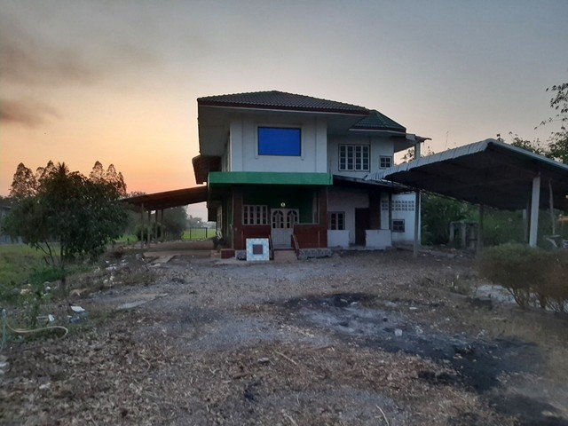 รายละเอียดเพิ่มเติมCode ID : PAP-ZA_182   ราคาขาย     5,600,000 บาท- ขนาดพื้นที่ : 1,146 ตร.ว (2 ไร่ / 3 งาน / 46 ตร.ว)- พื้นที่ใช้สอย : 680 ตรม- จำนวนห้อง : - ห้องนอน - ห้องน้ำ- ที่จอดรถ :   1-2 คัน- บ้านเดี่ยว : 2 ชั้น- บ้านเดี่ยวหันไปทางทิศ : -พิกัดทรัพย์ :    https://maps.app.goo.gl/xbMmWpH45pmpU1uc6สถานที่ใกล้เคียง- ใกล้โรงเรียนวัดกาบบัว- ใกล้วัดทุ่งแฝก - ใกล้วัดเขาดิน- ใกล้โรงเรียนบ้านเขาดินสอบถามเพิ่มเติม/นัดชมโทร. 097-419-5982(พลอย)โทร. 096-932-4624(ออม�