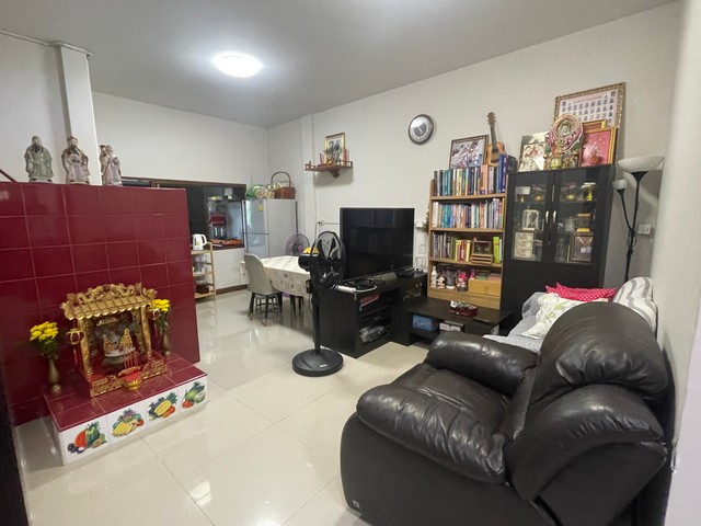 ขายทาวเฮาส์2ชั้น  23 ตร.วา  3นอน2 น้ำ   บิ้วอินสวยพร้อมอยู่  ทำเลดี  มบ.ธนาธิป   ประชาอุทิศ4  ใกล้วิทยาลัยเชตุพน ทุ่งครุZTK058