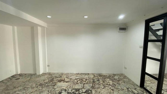 PO488 ขายทาวน์เฮ้าส์ รามอินทรา 67 รีโนเวทใหม่ ขนาด 21 ตรว. ย่านสุขาภิบาล 5 ขาย 2,890,000 บาท ค่าโอนคนละครึ่ง