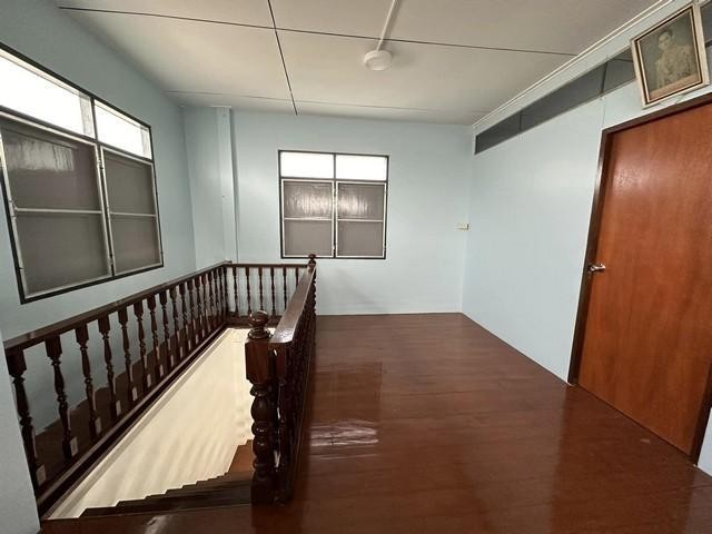 PT12 ให้เช่า บ้านเดี่ยว สุขุมวิท 93 ซ.พึ่งมี 30  บางจาก รีโนเวทใหม่ ใกล้ BTS บางจาก ไม่อนุญาตให้เลี้ยงสัตว์ราคาเช่า 29,500 บาท /เดือน (ไม่อนุญาตให้เลี้ยงสัตว์)ติดต่อ คุณช่อผกา 0616198565 LINE 0616198565หากไม่รับสาย รบกวนขอความกรุณาลูกค้า @line ทิ้งรูปและข้อมูลไว้นะคะบ้านเดี่ยว 2 ชั้น สุขุมวิท 93 บางจาก รีโนเวทใหม่ ใกล้ BTS บางจากเนื้อที่ 63 ตารางวา พื้นที่ใช้สอย 143 ตารางเมตร3 ห้องนอน 2 ห้องน้ำ 2 ห้อง�