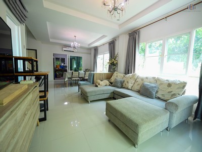 เนื้อที่กว้างขวาง ติดถนนเมน ขาย! บ้านเดี่ยวหลังมุม หมู่บ้าน ศุภาลัย พาร์ควิลล์ ปิ่นเกล้า–กาญจนาฯ สภาพดี หน้าบ้านกว้างขวาง จอดรถสะดวก