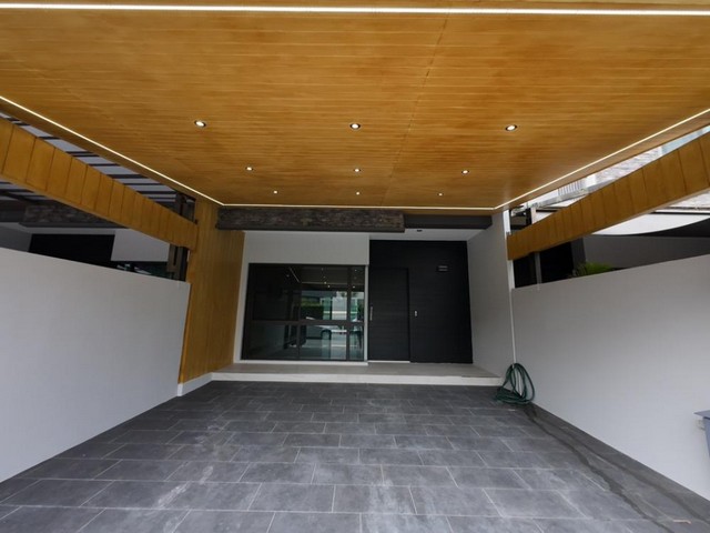 AHS24674ขายทาวน์โฮมLuxury 3 ชั้น Skyhall 220 ตร.ว.The Landmark เอกมัย-รามอินทราบ้านสวยน่าอยู่สนใจติดต่อ คุณจุ๋ม (Agent)098-5565514   ไลน์ ไอดี(Line ID) : thewitch-jj คลิกลิงค์ไลน์    https://line.me/ti/p/kf8IEqqIw6 AHS24674ขายทาวน์โฮมLuxury 3 ชั้น Skyhall 220 ตร.ว.The Landmark เอกมัย-รามอินทราบ้านสวยน่าอยู่220 ตร.ว.3 ชั้น3 ห้องนอน4 ห้องน้ำภายในตัวบ้าน : Walk-in Closet, Luxury Master Bathroom, Smart Air Circulation system, Built-in Kitchen, แอร์ 6 ตัว, ระบบกันขโมย, ประตูรั้วไฟฟ้าราคาขาย 11.5ล้านบาทสิ่งอำนวยความสะดวกภายในโค