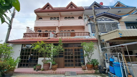 เจริญศักดิ์นิเวศน์ ทาวน์เฮ้าส์ 3 ชั้น  2 ห้องคู่ ใกล้ถนนใหญ่เพชรเกษม แขวงหนองค้างพลู เขตหนองแขม กรุงเทพมหานคร