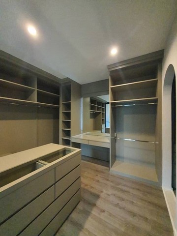 HS689ขายบ้านแฝด 3 ชั้น โครงการ เดอะ ซอนเน่ ศรีนครินทร์-บางนา ใกล้สวนหลวง เหมาะอยู่อาศัย