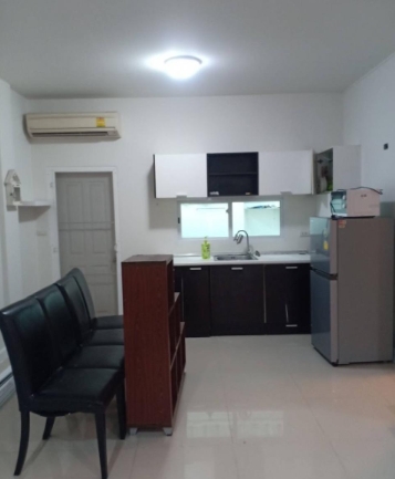  ให้เช่าทาวน์โฮม 3 ชั้น ทาวน์พลัส เกษตรนวมินทร์  ใกล้เลียบด่วนรามอินทรา มีเฟอร์พร้อมอยู่ 