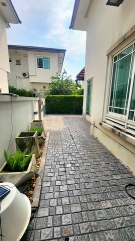 ขายด่วน บ้านเดี่ยว 2 ชั้นมัณฑนา พระราม9 - ศรีนครินทร์ เนื้อที่ 51.9 ตร.ว. 3 นอน 3 น้ำ เพื่อนบ้านดี บรรยากาศร่มรื่น