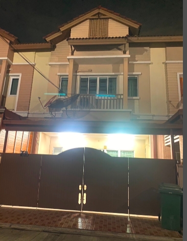 ให้เช่าทาวน์โฮม2.5 ชั้น ปริญลักษณ์ ซอยสามัคคี58/1 ใกล้ตลาดบัวขวัญ ทางด่วนงามวงศ์วาน นนทบุรี 