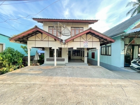 เปิดรับจอง! ตึกเช่า อาคารพาณิชย์ ใกล้ซุปเปอร์ชีป สาขามะเร็ต(หัวถนน)** หาทำเลทอง ปลุกธุรกิจให้ปัง! พบกับตึกเช่า อาคารพาณิชย์ ใจกลางเกาะสมุย ใกล้แหล่งท่องเที่ยว ‍**.**ค่าเช่าเริ่มต้นเพียง 20,000 บาท/เดือน**.** เหมาะสำหรับ:**.เปิดร้านค้า / ร้านอาหาร / ร้านกาแฟร้านเสริมสวย ธุรกิจบริการโกดังสินค้า ออฟฟิศสำนักงานพักอาศัย ฯลฯ**โอกาสทอง หายาก**.ทำเลทอง ผู้คนสัญจรไปมา 24 ชั่วโมงรา