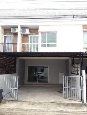  ขายทาวน์โฮม 2 ชั้น วิลเลตไลต์พัฒนาการซอย 38  มี 3 ห้องนอน 2 ห้องน้ำ