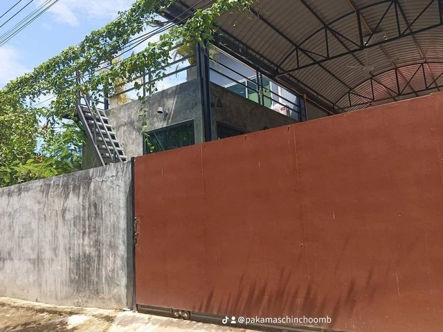 ขายด่วน บ้านเดี่ยว 2 ชั้น สไตล์โมเดิร์นลอฟ ตำบลบางคู้ อำเภอท่าวุ้ง จังหวัดลพบุรี