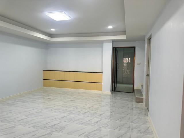 EPL-HR3259 ให้เช่าทาวน์โฮม 4 ชั้น ซอยลาดพร้าว 80 ใกล้MRT ลาดพร้าว หมู่บ้านสินธานี รัชาดา-ลาดพร้าว 26 ตร.ว.3 ห้องนอน 5 ห้องน้ำ