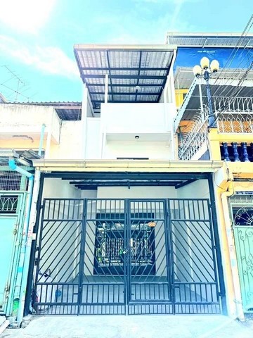 ขายทาวน์โฮม 3 ชั้น  ซอยกำนันแม้น13 แยก4 บางบอน (ครอบครัวใหญ่ )