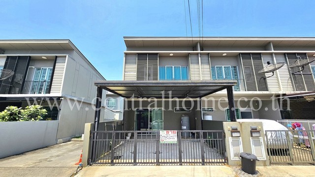 รหัสทรัพย์  5162ทาวน์เฮ้าส์ พฤกษาไลท์ล็อกซ์ รัตนาธิเบศร์ หลังริมติดกลับรถที่ตั้ง :  ซอย 9 ตำบลเสาธงหิน อำเภอบางใหญ่ จังหวัดนนทบุรี 11140รายละเอียดทรัพย์- ทาวน์เฮาส์ 2 ชั้น, ขนาดพื้นที่ 22.8 ตารางวา, พื้นที่ใช้สอย 110 ตารางเมตร  - 3 ห้องนอน, 2 ห้องน้ำ, 1 ห้องครัว, 1 ห้องรับแขก, 2 ที่จอดรถ- เครื่องปรับอากาศ 2, แท้งค์น้ำ + ปั๊มน้ำ- ชุดโต๊ะกินข้าว- โซฟา- ผ้าม่าน- เครื่องทำน้ำอุ่น 1 เครื่อ