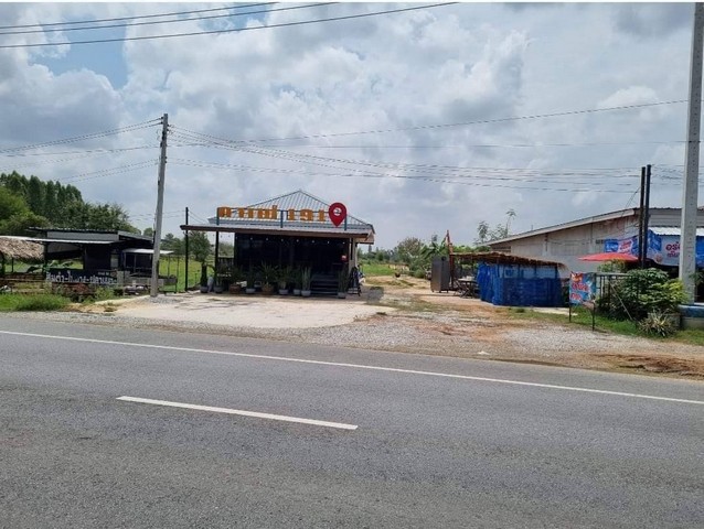 ขายที่ดินพร้อมสิ่งปลูกสร้าง ติดถนนเส้นมหาสารคาม-ท่าพระ อำเภอโกสุมพิสัย จังหวัดมหาสารคาม เนื้อที่ 1 ไร่ 78 ตารางวา ขายด่วน!! เจ้าของจะย้ายไปอยู่ต่างประเทศที่ดินพร้อมสิ่งปลูกสร้าง ติดถนนสี่เลน ด้านหน้าเป็นร้านอาหาร มีครัวแยก+2ห้องพัก+2ห้องน้ำ(ที่ด้านหลังถมแล้ว)ที่ติดถนนเส้นสารคาม-ท่าพระ(208) เนื้อที่1ไร่78ตารางวาด้านหน้ากว้าง17เมตร ยาว133เมตรเหมาะสำหรับค้าขายห