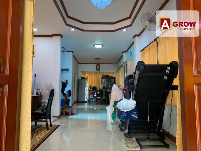 บ้านเดี่ยวสร้างเอง  กรุงเทพฯ กรีฑา 26 ตรงข้ามแยก 5 ถนนกว้าง 6 เมตร ถนนเป็นสาธารณะ ไม่ใช่จัดสรร ไม่ต้องเสียส่วนกลาง