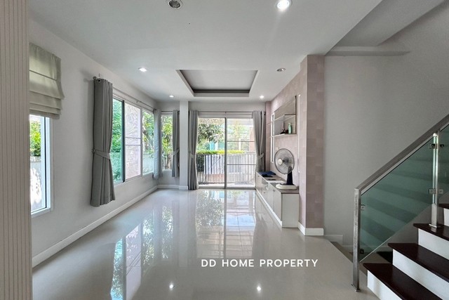 ขายหมู่บ้านชวนชมพาร์ค3 ไทรน้อย ถนนเมน หน้าบ้านหันทางทิศตะวันออกเฉียงใต้ (DD001695)