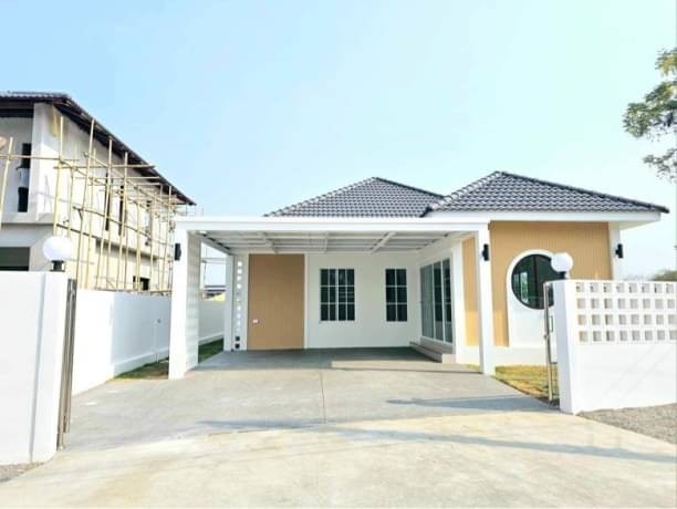 โซนสันทราย ขายเพียง 1.99 ล้าน 60 ตรว. บ้านเดี่ยวสร้างใหม่ หนองหาร ใกล้มหาลัยแม่โจ้ เพียง 1หลังเท่านั้น ห่างถนนใหญ่เพียง 1.5 กิโล