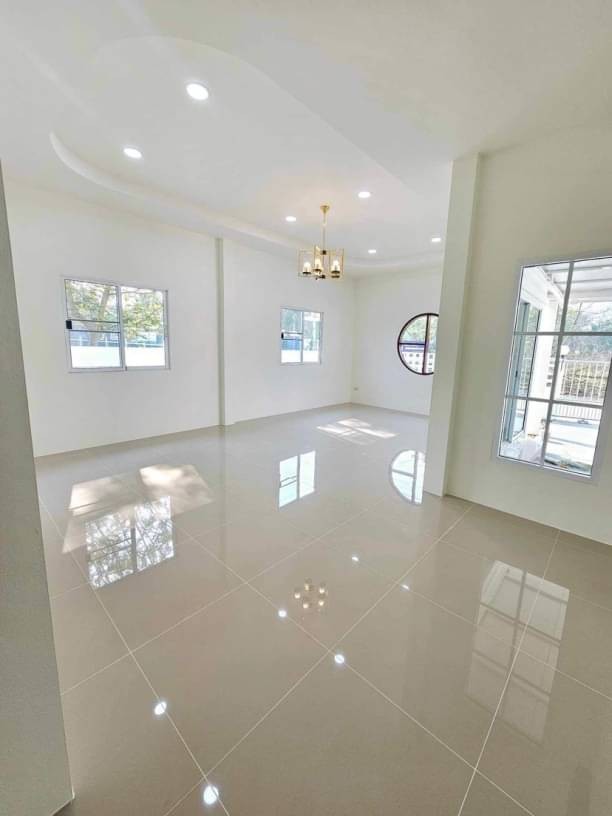 โซนสันทราย ขายเพียง 1.99 ล้าน 60 ตรว. บ้านเดี่ยวสร้างใหม่ หนองหาร ใกล้มหาลัยแม่โจ้ เพียง 1หลังเท่านั้น ห่างถนนใหญ่เพียง 1.5 กิโล