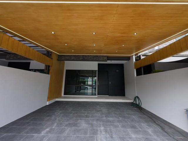 ขายทาวน์โฮมLuxury 3 ชั้น The Landmark เอกมัย-รามอินทรา Skyhall พื้นที่ 220 ตร.ว. 3 ห้องนอน4 ห้องน้ำ บ้านสวยน่าอยู่ 