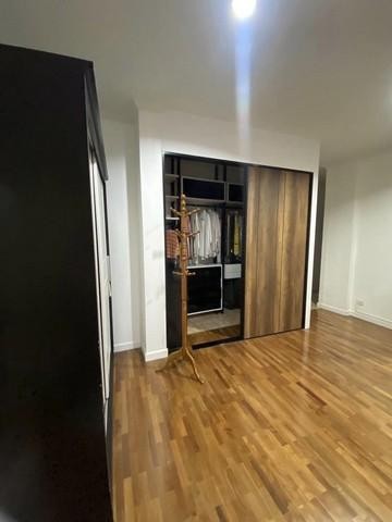 PB4009 ประกาศ ขายอาคารพาณิชย์ 5.5 ชั้น ทำเลใจกลางเมือง ย่านสีลม ซอยสีลม28 เขตบางรัก ใกล้ BTS สุรศักดิ์