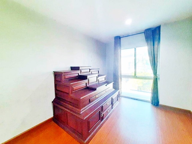 พหลโยธิน วิภาวดีรังสิต ใBTS แยก คปอ. ให้เช่าบ้านเดี่ยว 3 ชั้น เฟอร์บางส่วน 40ตรว. 215ตรม. 3นอน 3น้ำ 2จอดรถ 1แอร์ ตลาดสี่มุมเมือง