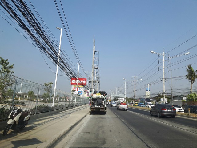 ขายที่ดิน ซอยโรงหมี่ บางบัวทอง 4 ไร่ 58 ตารางวา ตำบลบางบัวทอง อำเภอบางบัวทอง นนทบุรีที่ตั้ง :  ซอยโรงหมี่ ตำบลบางบัวทอง อำเภอบางบัวทอง นนทบุรี 11110https://maps.app.goo.gl/azrejU7b1QpbA4mS6ขนาดพื้นที่ :  4 ไร่ 58 ตารางวารายละเอียด- หน้ากว้างติดถนน 40 เมตร, ลึก 160 เมตร (โดยประมาณ)- ถมแล้ว (สูงเท่าพื้นถนน) 1 ไร่- ถนนกว้าง 6 เมตร- ผังเมืองสีส้ม ย.4-5- เหมาะทำจัดสรรขนาดเล็ก โกดังกระจายสินค้า-ใกล้ถนนใหญ่ ถ.บ