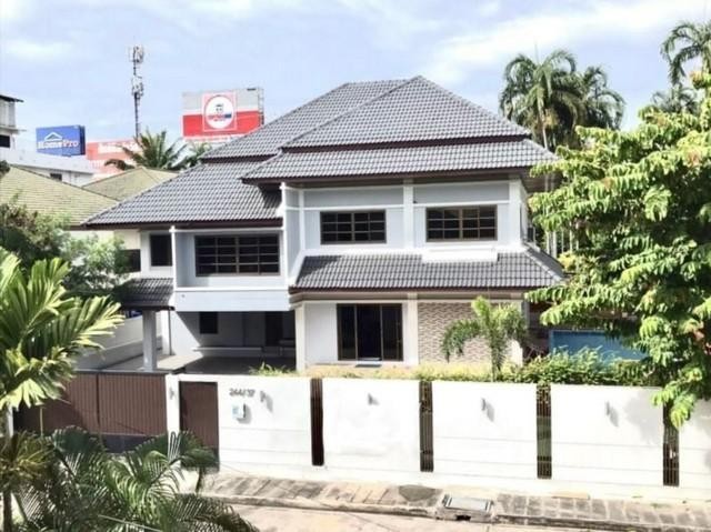 รหัสPM8003 ให้เช่า บ้านกรีนวิลล์ ติดถนนสุขุมวิท @ พัทยาเหนือ-กลาง ตรงข้ามบุญถาวร บางละมุง ชลบุรี การเดินทางสะดวก เหมาะพักอาศัย สระส่วนตัว