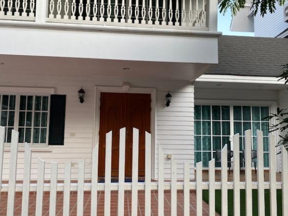 ให้เช่าบ้าน 3 ชั้น  ซอยแบริ่ง 26 สุขุมวิท 107  บางนา  เนื้อที่ 40 ตรว ตกแต่งพร้อมอยู่