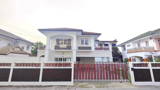 บ้านเดี่ยวติดถนนสนามบินน้ำ ใกล้รถไฟฟ้า2 สาย ม.รวยกิตติ 75 ตร.ว. 4 ห้องนอน  3 ห้องน้ำ 3 ที่จอดรถเพียง 6.99 ล้านบริการด้านสินเชื่อธนาคารให้ฟรี!!!!!!เปิดจอง/นัดชมบ้านได้ทุกวันนัดหมายชมบ้านจริง โทร. 062-225-7555ปรึกษาทันใจ คลิ๊กเลยค่ะ ID LINE : napa.10รายละเอียดทรัพย์- ม.รวยกิตติ- บ้านเลขที่ 487  ท่าทราย อำเภอเมืองนนทบุรี นนทบุรี 11000- อายุบ้าน 20 ปี- พื้นที่ใช้สอย 160 ตรม.- ค่าส่วนกลาง (ไม่มี)- หน้าบ้านห