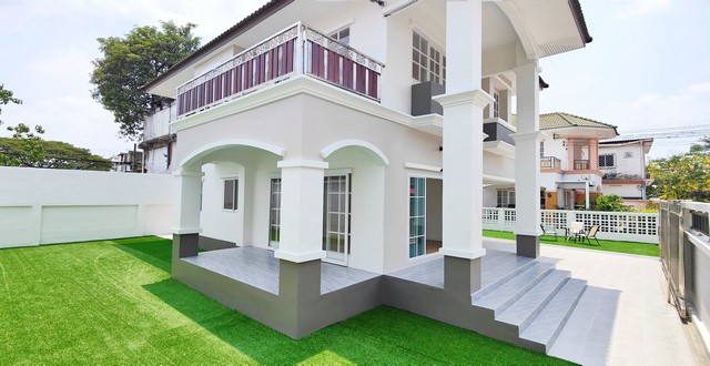 หมู่บ้านรวยกิตติ    บ้านเดี่ยวติดถนนสนามบินน้ำ ใกล้รถไฟฟ้า2 สาย