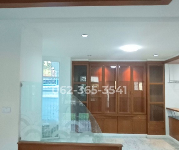 ขายบ้านเดี่ยว หมู่บ้านกรองทอง ศรีนครินทร์ หลังริม แต่งหรูสไตล์มินิมอล เฟอร์นิเจอร์บิวท์อินน์ทั้งหลัง