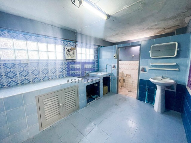 ขายตึก 4.5 ชั้น ซอย เอกชัย 39