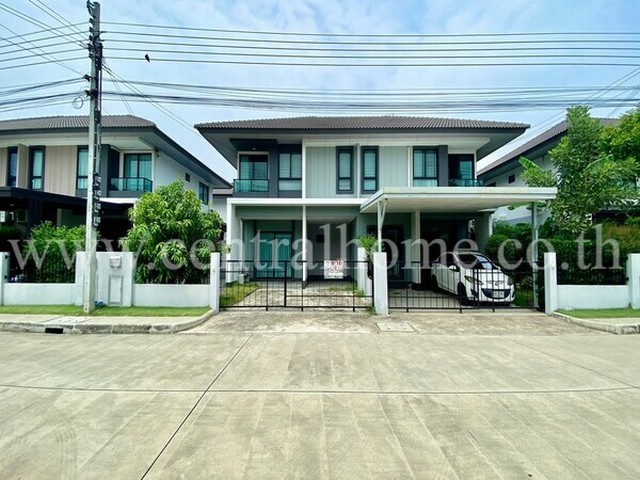 รหัสทรัพย์  5383บ้านแฝด คณาสิริ ศาลายา-ปิ่นเกล้าที่ตั้ง : ถนนสำเร็จพัฒนา ตำบลศาลากลาง อำเภอบางกรวย จังหวัดนนทบุรี 11130รายละเอียดทรัพย์ - บ้านแฝด 2 ชั้น, ขนาดพื้นที่ 35 ตารางวา, พื้นที่ใช้สอย 113 ตารางเมตร- 3 ห้องนอน, 2 ห้องน้ำ, 1 ห้องครัว, 2 ที่จอดรถ - บ้านใหม่สภาพดีเจ้าของไม่เคยเข้าอยู่สถานที่และทำเลใกล้เคียง- โรงเรียนกาญจนาภิเษกวิทยาลัย- โรงเรียนพระตำหนักสวนกุหลาบมหา