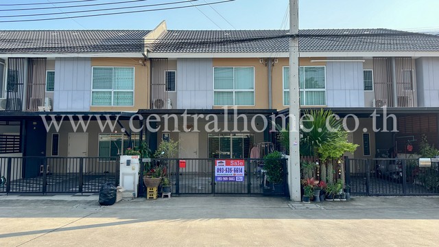 รหัสทรัพย์  : 5134ทาวน์โฮม เดอะ คอนเนค 48 (พระราม 5 - นครอินทร์) ถนนเมน สภาพดีพร้อมอยู่ที่ตั้ง ถนนแจ้งวัฒนะ ตำบลปากเกร็ด อำเภอปากเกร็ด จังหวัดนนทบุรี 11120- ทาวน์โฮม 2 ชั้น เนื้อที่ 22.1 ตารางวา หน้ากว้าง 5.7 เมตร พื้นที่ใช้สอย ประมาณ 109.72 ตร.ม. - 3 ห้องนอน 2 ห้องน้ำ 1 ห้องครัว 1 ห้องรับแขก 2 ที่จอดรถ- แอร์ 3 เครื่อง  - ต่อเติมพื้นที่ครัวด้านหลังเรียบร้อย - พื้นบน ลามิเนท พื้นล่าง แกรนิต