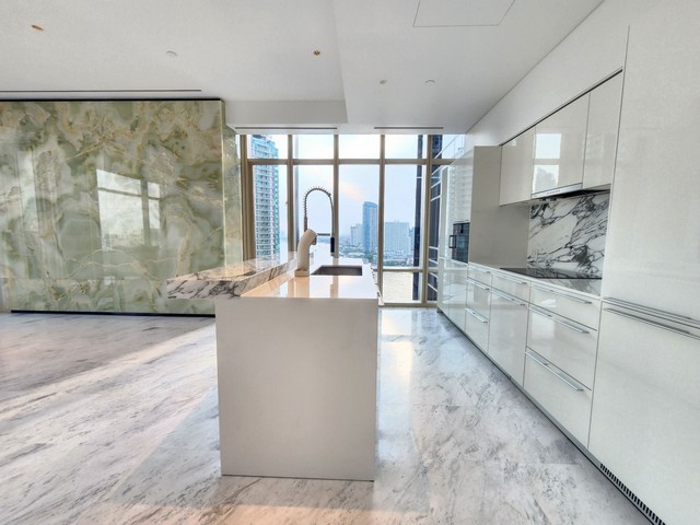 Four Seasons Private Residences Condo for SALE, near BTS Saphan Taksin