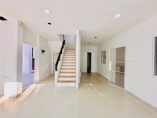 เปิดจองบ้านรีโนเวท หมู่บ้าน ธาดาทาวน์ นาพร้าว ศรีราชา