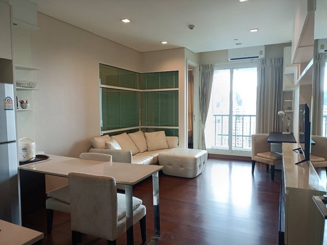 ให้เช่า คอนโด IVY ทองหล่อ อยู่ซอยทองหล่อ 23ใกล้ร้านอาหารและห้างสรรพสินค้ามากมายรายละเอียด - พื้นที่ 45 ตรม. - แบบ 1 ห้องนอน 1 ห้องน้ำ - ชั้นที่ 20 สูงโล่ง วิวดี - เฟอร์ไฟฟ้าครบ พร้อมอยู่ มีอ่างอาบน้ำ - ค่าเช่า 25,000 บาทสิ่งอำนวยความสะดวก- Pool, Fitness, Sauna, Garden- ห้องสมุด, Children Play Roomสถานที่ใกล้เคียง- Maxvalu Tanjai ทองหล่อ 18- Makro Food Service ทองหล่อ 9- The Taste ทองหล่อ, Ten ทองหล่อ- The Common, J Avenue, Seenspace- Centre Point, Eight ทองหล่อ- The American School of Bangkok (ABS)- ร