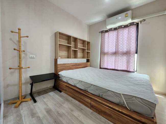 0447 ให้เช่า plum condo central station ติดเซ็นทรัลเวสเกต  ชั้น 20ที่ตั้ง: ติดเซ็นทรัลเวสต์เกต ริมถนนรัตนาธิเบศร์  ใกล้ MRT ตลาดบางใหญ่ MRT สามแยกบางใหญ่ ขนาด:  24 ตรม. 1 ห้องนอน 1 ห้องน้ำชั้น 20เงื่อนไขการเช่า>มัดจำ 2 เดือน จ่ายล่วงหน้า 1เดือน สัญญา 1 ปีค่ะ พร้อมเข้าอยู่ได้เลยค่ะสนใจชมทรัพย์ /สอบถามCALL : 0615659566LINE : @differthailand (ซื้อ,เช่า)https://lin.ee/buyCimXhttps://www.facebook.com/Differestate----------------DIFFER ESTATE CO.,LTD.เป็นบริษัทจดทะเบียนถูกต้องตามกฎหม