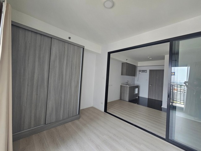 svs275 ให้เช่า คอนโด เอ สเปซ เมกา 2 a space Mega 2 ที่ตั้ง ถนนเลียบทางพิเศษกาญจนาภิเษก ตำบล บางแก้ว บางพลี สมุทรปราการ 10540อาคาร A ชั้น 14 28.52 ตรม.จำนวนห้องนอน:   1  นอน   จำนวนห้องน้ำ   1   ห้องที่จอดรถ:     1     คัน เฟอร์นิเจอร์: ตู้เสื้อผ้าบิ้วท์อินเครื่องใช้ไฟฟ้า: เครื่องทำน้ำอุ่น/ แอร์ทิศระเบียง: เหนือ วิว: สระว่ายน้ำ / เมกาบางนาที่จอดรถ:ฟรีไม่รับผู้เช่าสูบบุหรี่** เพื่อเป็นการรวดเร็วในการ