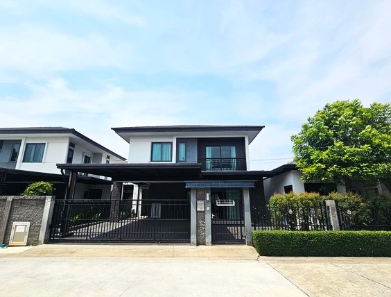 sss464  ขาย บ้านเดี่ยว บริทาเนีย บางนา-กม.12 Britania Bangna-KM.12ที่ตั้ง ถ.สุขาภิบาล 6 (ซอยวัดบางพลีใหญ่ใน) ต.บางพลีใหญ่ อ.บางพลี จ.สมุทรปราการ3นอน 4น้ำ 2ครัว 56.5 ตารางวา  140 ตรม.ส่วนที่ต่อเติมเพิ่มเติม-พื้นSPCลายไม้-เพดานหลุม ตกแต่งไฟ-ประตูกั้นแอร์ชั้น1-บิ้วอินตู้รองเท้า-บิ้วอินเคาเตอร์TV-ผ้าม่าน วอเปเปอร์ทั้งหลัง-แอร์ห้องนอน 3 , แอร์ห้องนั่งเล่น 1 , เครื่องทำน้ำอุ่น2-ต่อเติมหลังบ้าน ครัวนอ