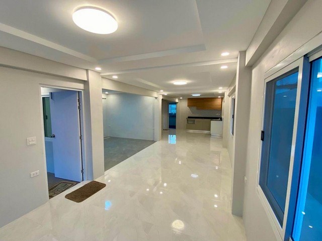 POR4024 ให้เช่าทาวน์โฮม รามคําแหง 117 Renovate  เหมาะอยู่อาศัย หรือทำการค้า ร้านอาหาร คาเฟ่ ใกล้โฮมโปรรามคำแหง ใกล้เดอะมอลล์บางกะปิ