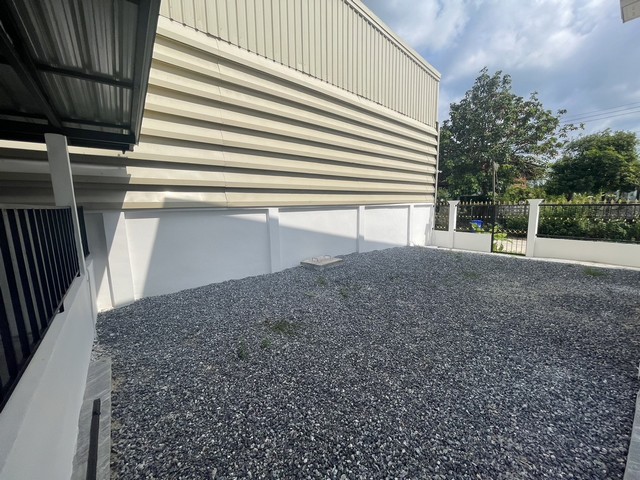 บ้านเดี่ยว ชั้นครึ่ง หลังลำเพ็งเมืองคอน เข้าซอย ทวีสิทธิ์ มาประมาณ 400 เมตร