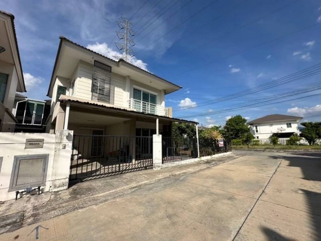 TEL :088-559 5199 คุณเอLine: https://line.me/ti/p/C0eGe0whLXขายบ้านเดี่ยว พฤกษานารา หนองมน-ชลบุรี เนื้อที่ขนาด 52.ตารางวา3 ห้องนอน 2 ห้องน้ำ1 ห้องครัว 1 ห้องโถง2 ที่จอดรถส่วนกลาง-สวนสาธารณะหมู่บ้าน-ระบบรักษาความปลอดภัย 24 ชั่วโมง-กล้อง CCTV-เข้า - ออก ระบบคีย์การ์ดค่าโอน 50/50FS-A10