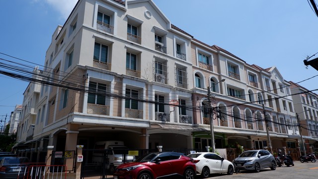 โฮมออฟฟิศ 4 ชั้น ใจกลางเมืองนนทบุรี  ทำเลดี ติดห้างเซ็นทรัล สะดวกทุกการเดินทาง