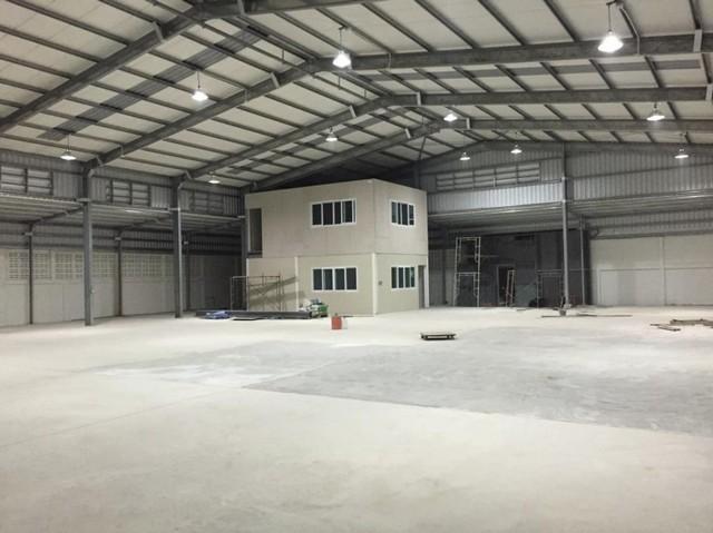 ให้เช่าโกดังพร้อมออฟฟิศ 840 ตารางเมตร ซอยลาดพร้าว 87 เข้าออกได้ทั้งลาดพร้าว 101 เลียบด่วนเอกมัยรามอินทรา