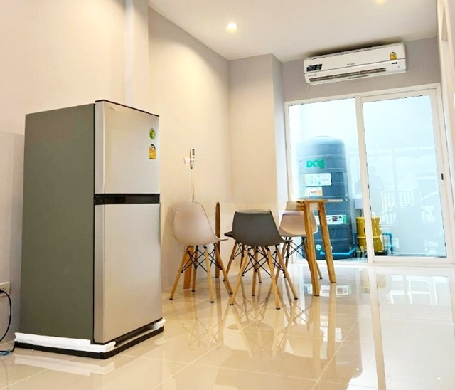 คอมมูนิตี้มอลล์ 2นอน 2น้ำสุขสวัสดิ์ ให้เช่าบ้านทาวน์โฮม 2 ชั้น  4แอร์ 2จอดรถ พุทธบูชา 17ตรว. 95ตรม. ตกแต่งเสร็จ